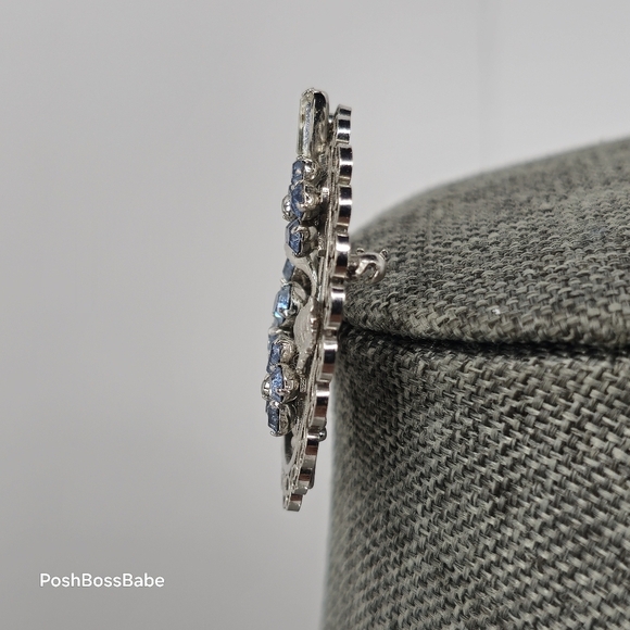 Vintage Krementz Silver-Tone Floral Brooch with Blue Rhinestones 1.5" Oval Pin - Picture 6 of 13